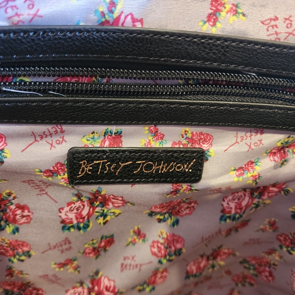 Betsy Johnson Elegant Black and Pink Tote Bag with Structured Design - Picture 4 of 9